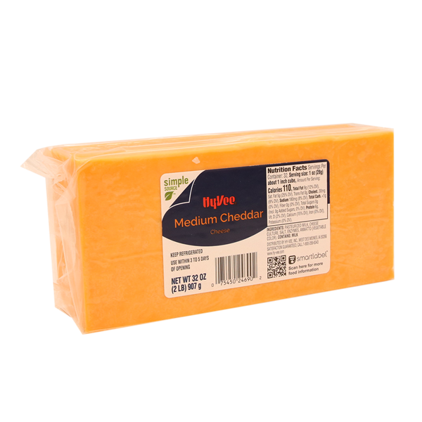 slide 1 of 1, Hy-Vee Medium Cheddar Chunk Cheese, 2 lb