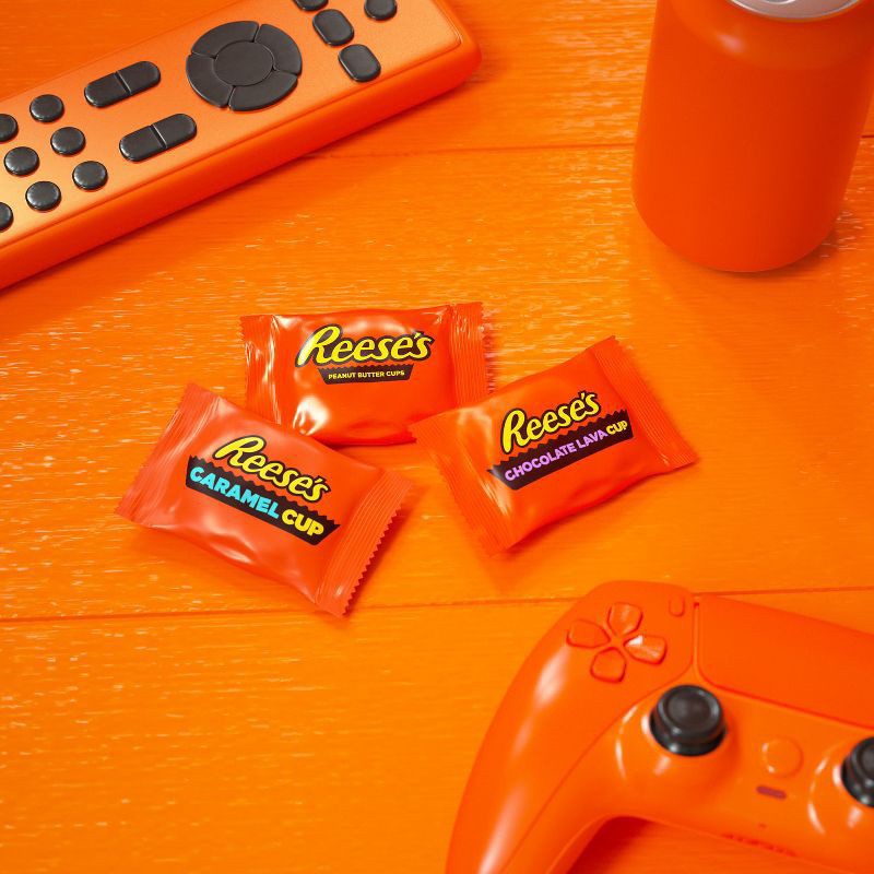 slide 7 of 7, Reese's Jolly Rancher, Kit Kat And Reese's Assorted Flavored Snack Size, Candy Party Pack, 34.19 Oz, 285 oz