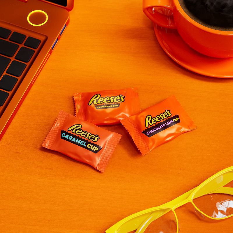 slide 4 of 7, Reese's Jolly Rancher, Kit Kat And Reese's Assorted Flavored Snack Size, Candy Party Pack, 34.19 Oz, 285 oz