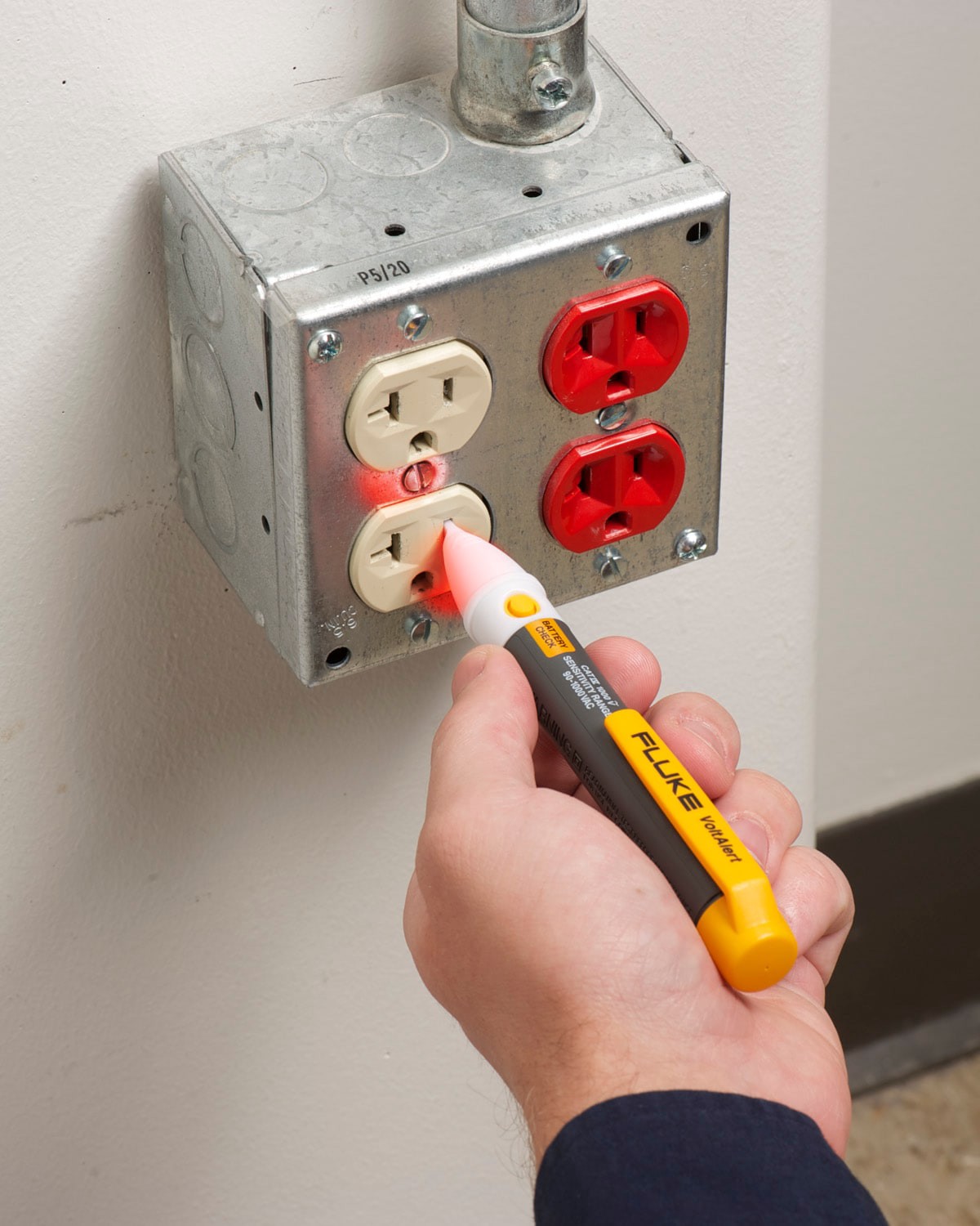 slide 5 of 5, Fluke 1AC II Non-contact LED Display Voltage tester 1000 Amp 1000 -Volt, 1 ct