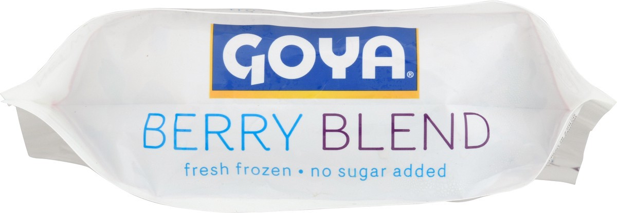 slide 4 of 9, Goya Berry Blend 16 oz, 16 oz