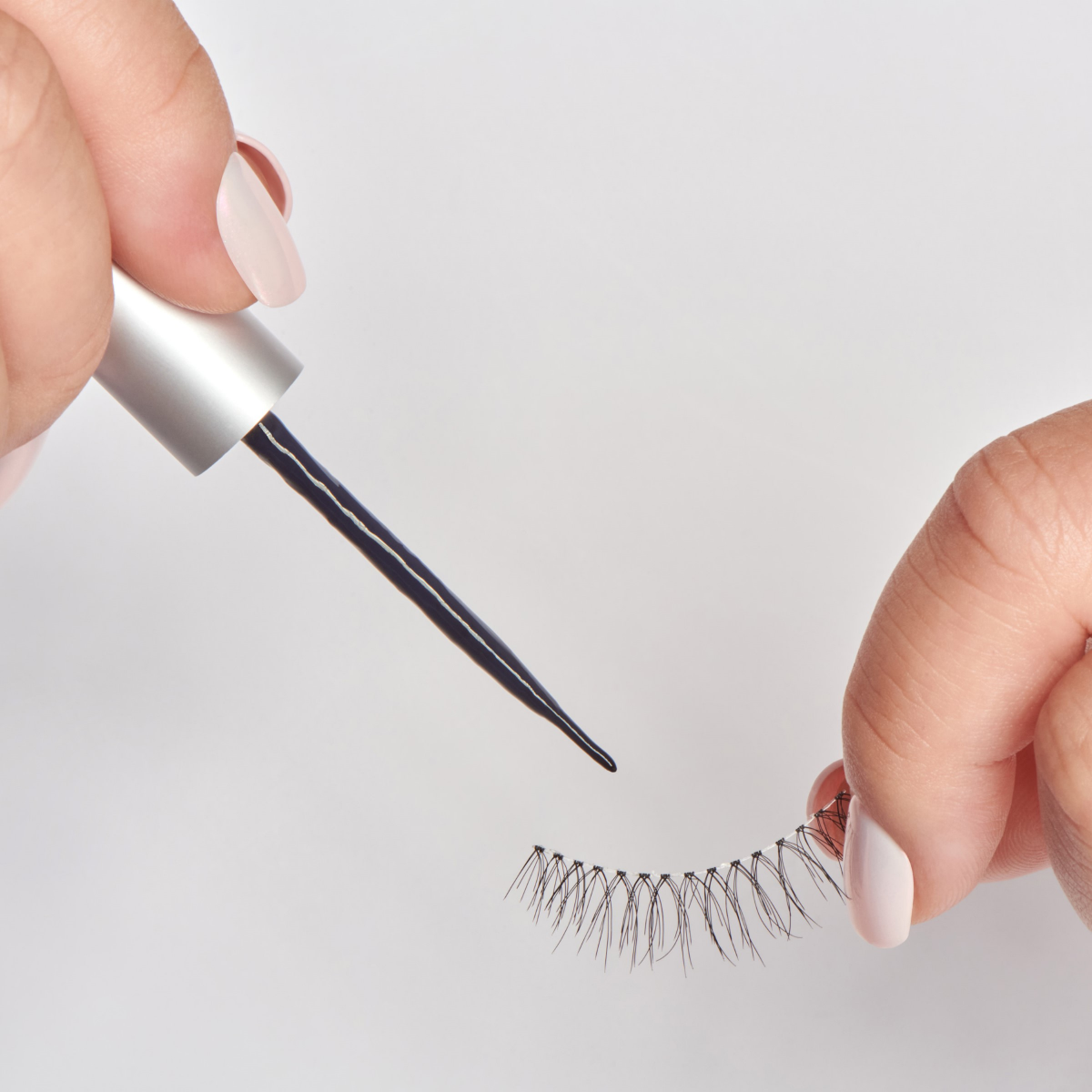 slide 25 of 29, Kiss Lc Extended Wear Black, 1 ct