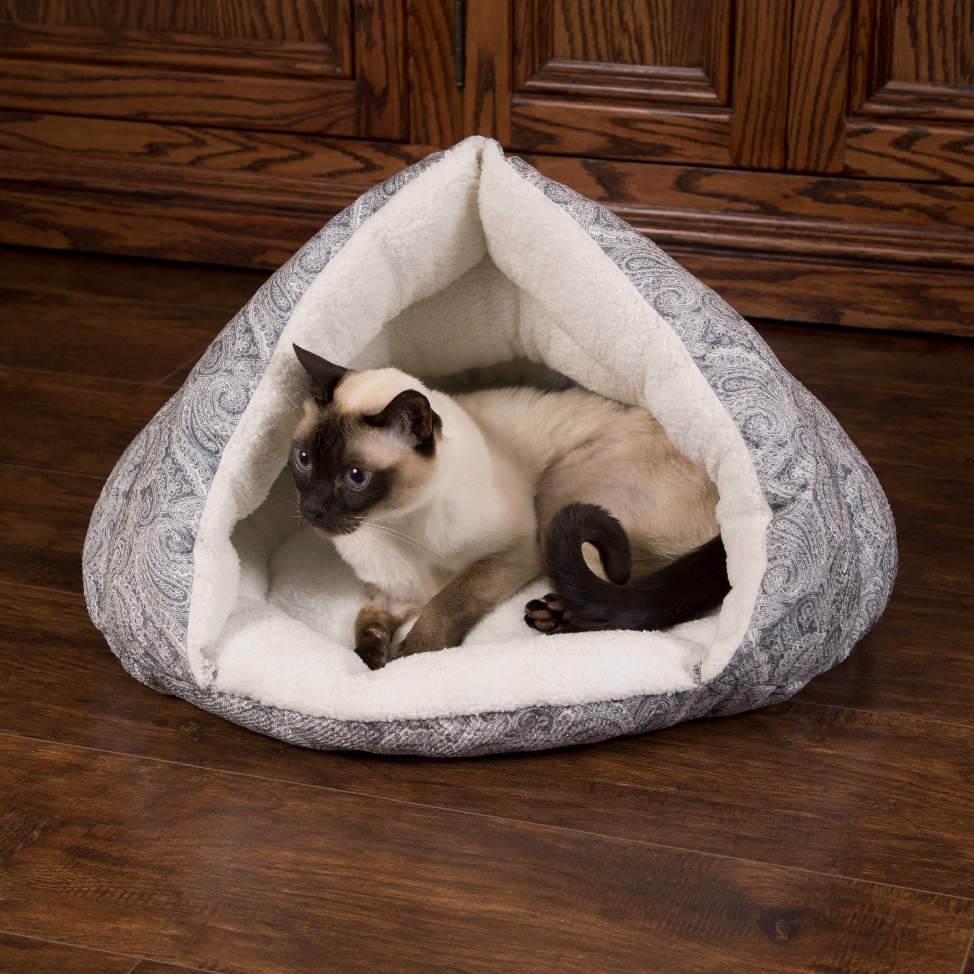 slide 2 of 9, K & H K&H Pet Products Self-Warming Hut Pet Bed Gray Small 18 X 19 Inches, 1 ct