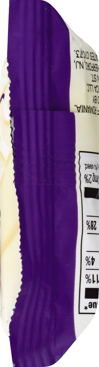 slide 6 of 13, 7DAYS Cake Bar, Mixed Berry, 2.12 oz