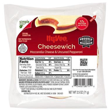 slide 1 of 1, Hy-Vee Mozzarella Pepperoni Cheesewich, 2.5 oz