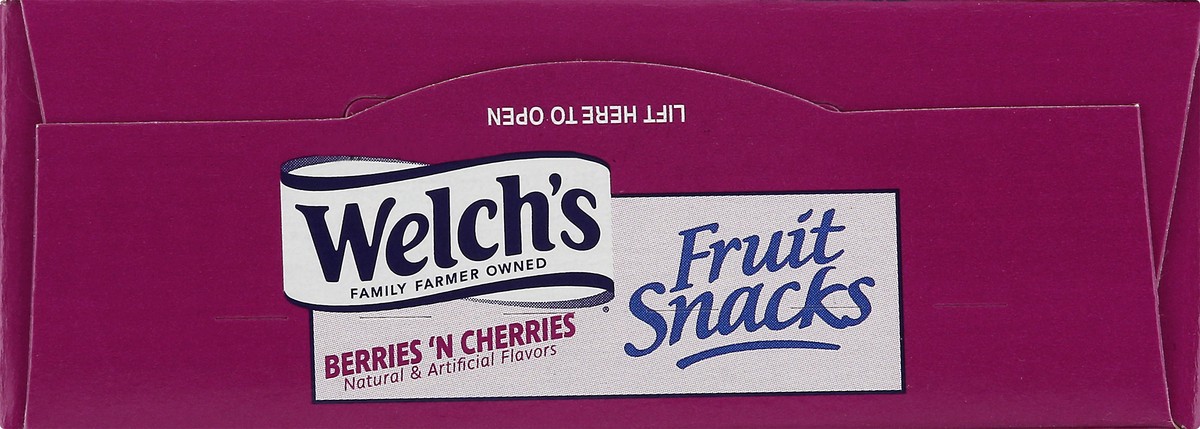 slide 6 of 14, Welch's Fruit Snacks-Berries 4Pk, 1 ct