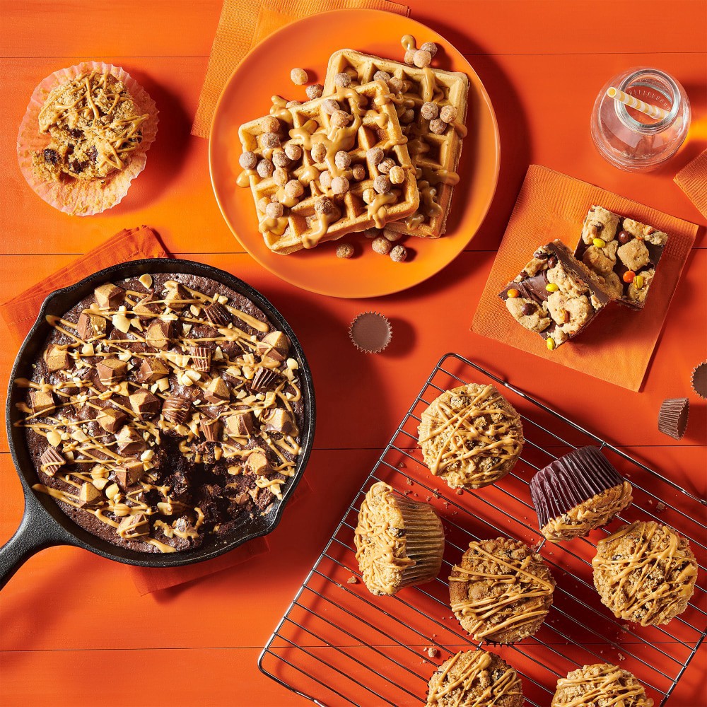 slide 2 of 6, Betty Crocker REESE'S Peanut Butter Coffee Cake Mix with Mini REESE'S Peanut Butter Chips and Brown Sugar Streusel Topping, 14.2 oz, 14.2 oz