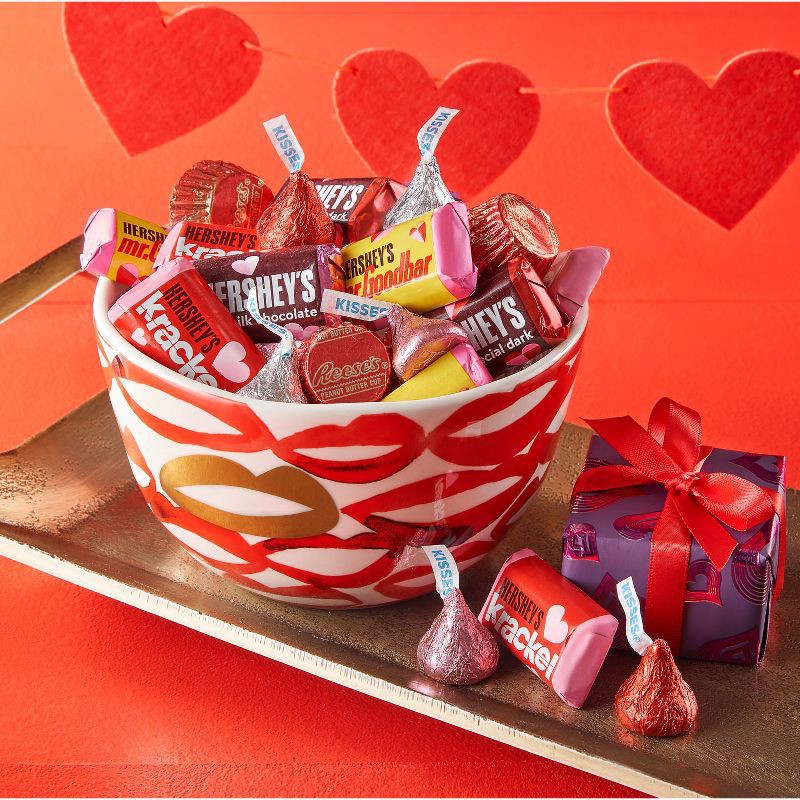 slide 4 of 6, HERSHEY'S and REESE'S Assorted Chocolate, Valentine's Candy Bag, 21.7 oz, 21.7 oz