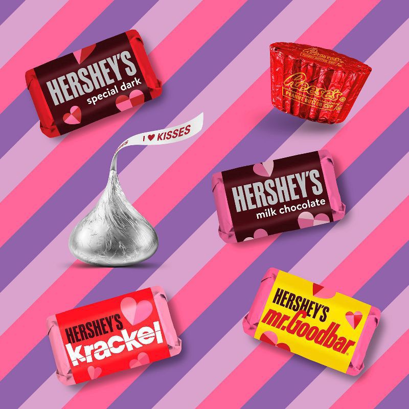 slide 2 of 6, HERSHEY'S and REESE'S Assorted Chocolate, Valentine's Candy Bag, 21.7 oz, 21.7 oz