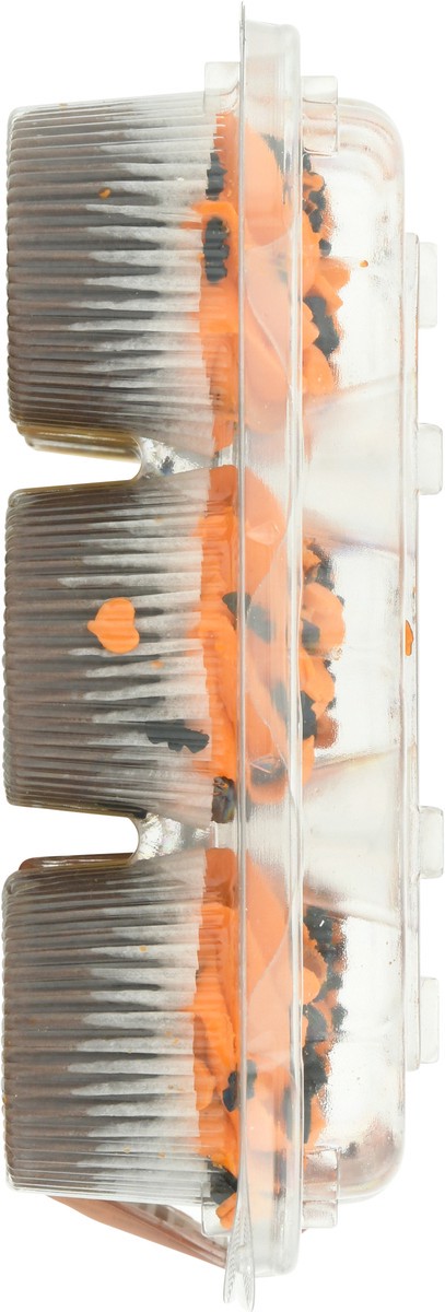 slide 6 of 9, LaBree's Bakery Mini Chocolate & Gold Cupcakes 10.5 oz, 10.5 oz