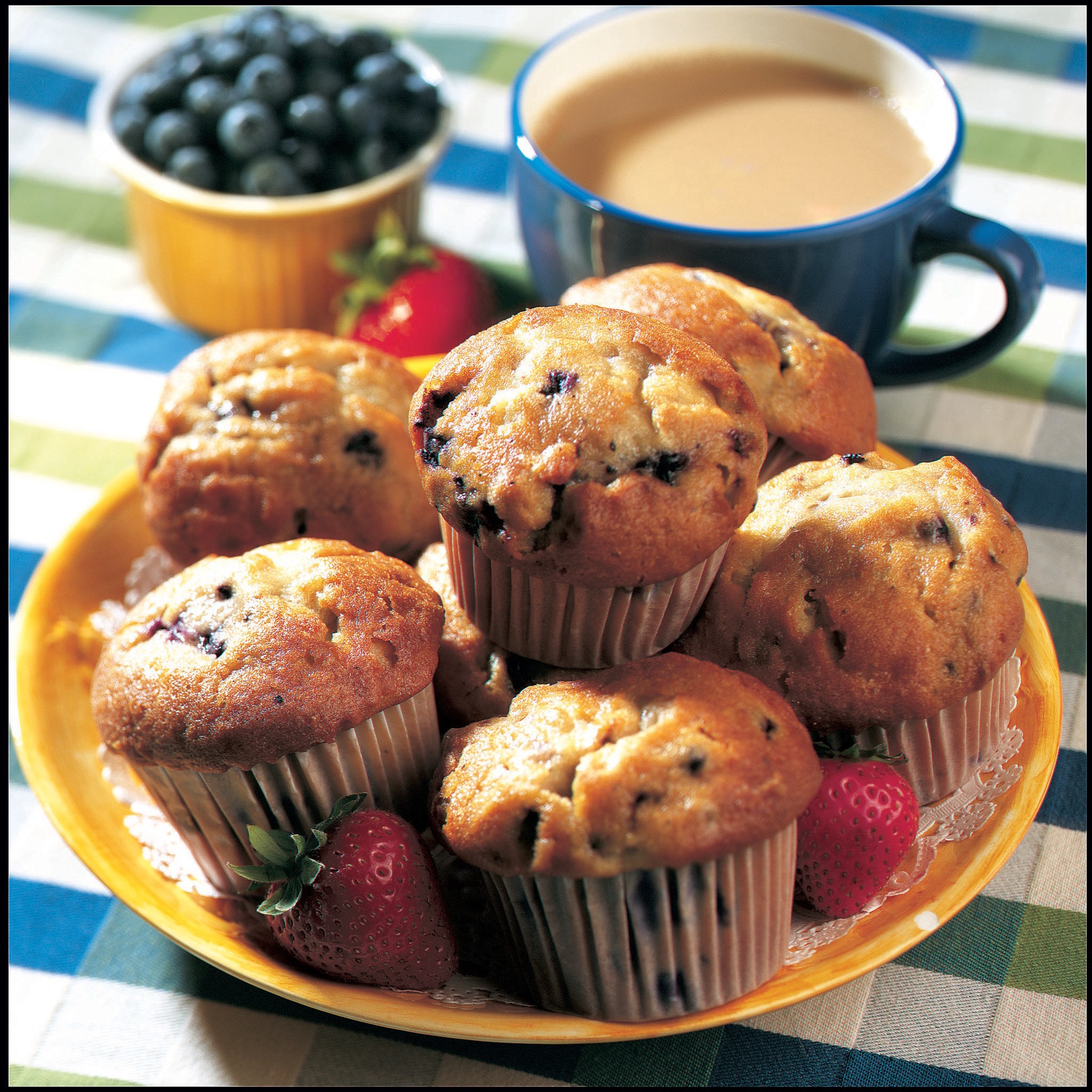 slide 1 of 1, Bakehouse Blueberry Muffins 4ct, 4 ct; 16 oz