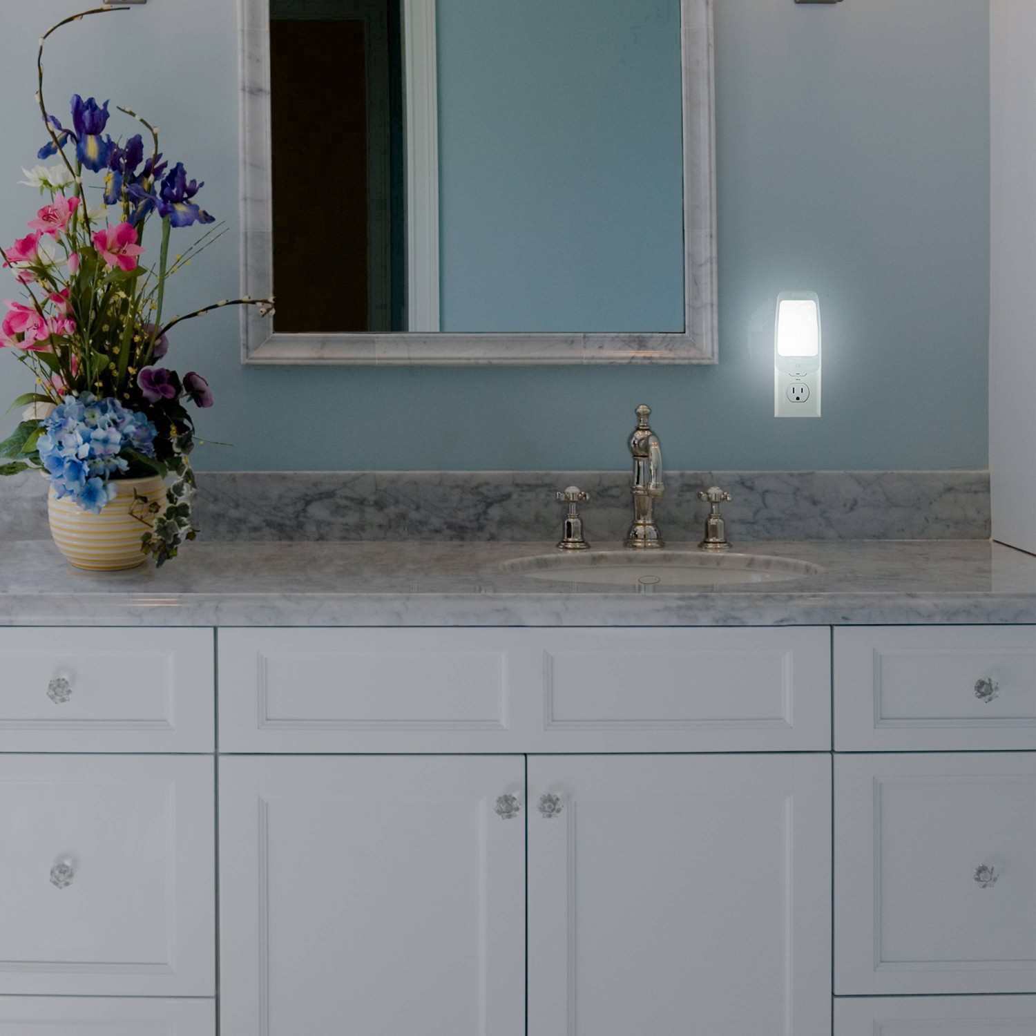 slide 62 of 80, GE Plug-In Rechargeable 4-in-1 Power Failure Night Light 1 ea, 1 ct