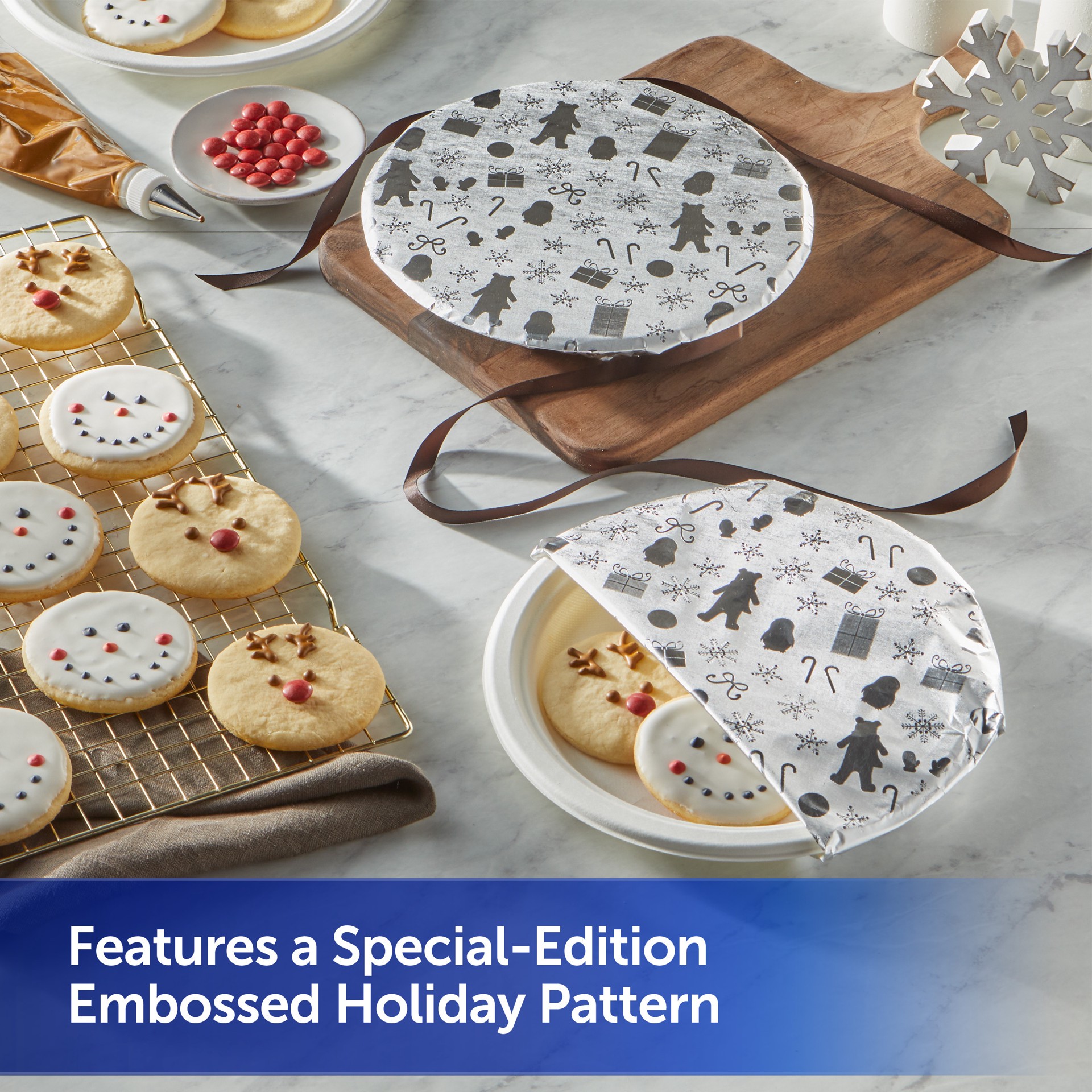 slide 6 of 10, Reynolds Wrap Fun Foil, Embossed Aluminum Foil Roll, Features a Limited-Edition Holiday Pattern for Wrapping Food Gifts and Covering Holiday Dishes, 8.33 Yards X 12 Inches, 25 Sq. Ft., 0.23 lbs