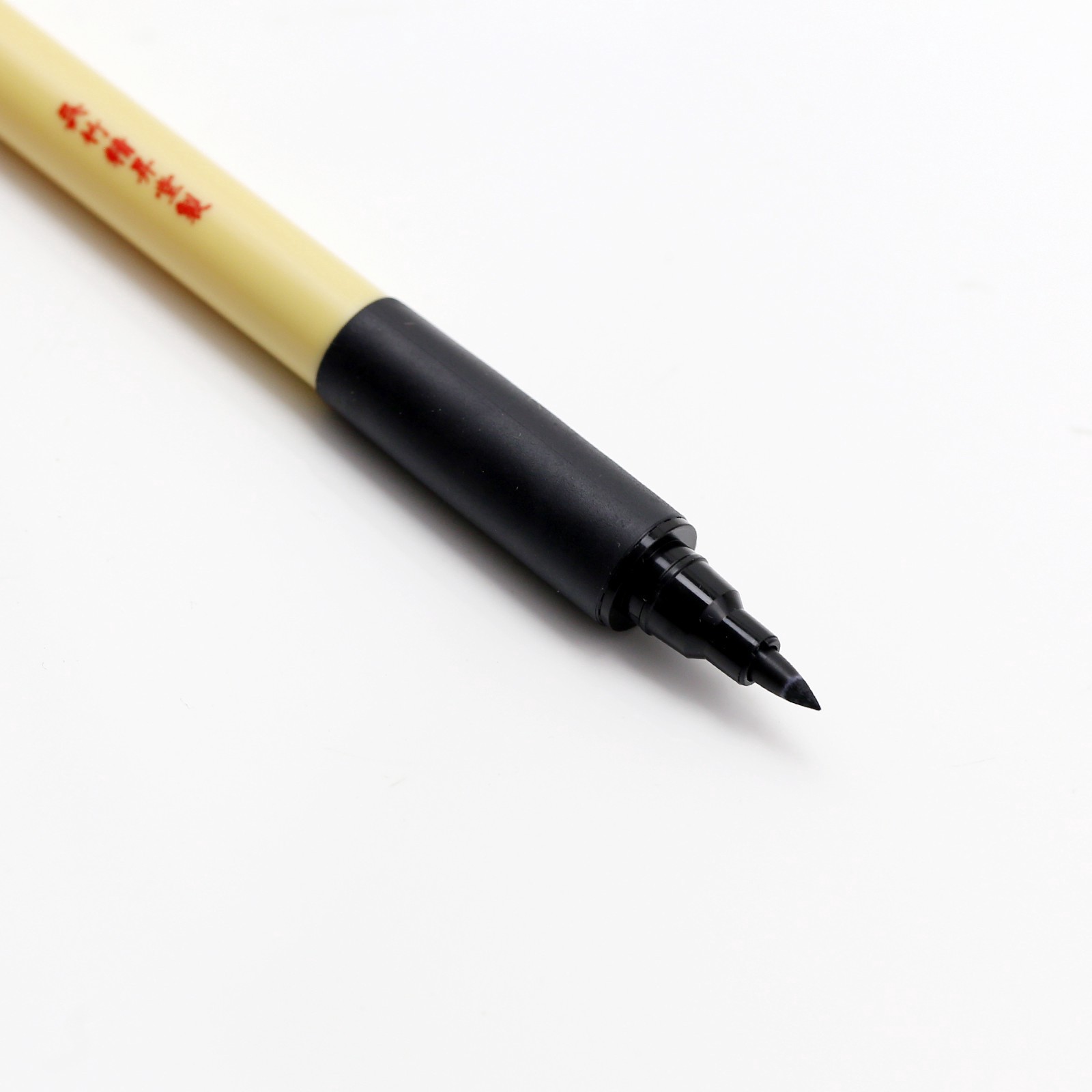 slide 4 of 4, Kuretake Bimoji Fude Medium Tip Drawing Pen, 1 ct