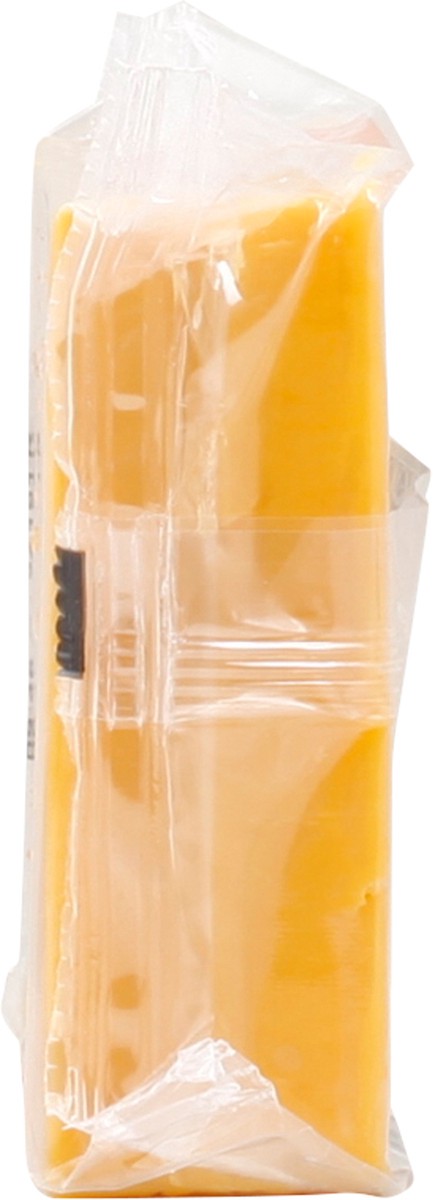 slide 6 of 14, Bashas Chunk Medium Cheddar, 16 oz
