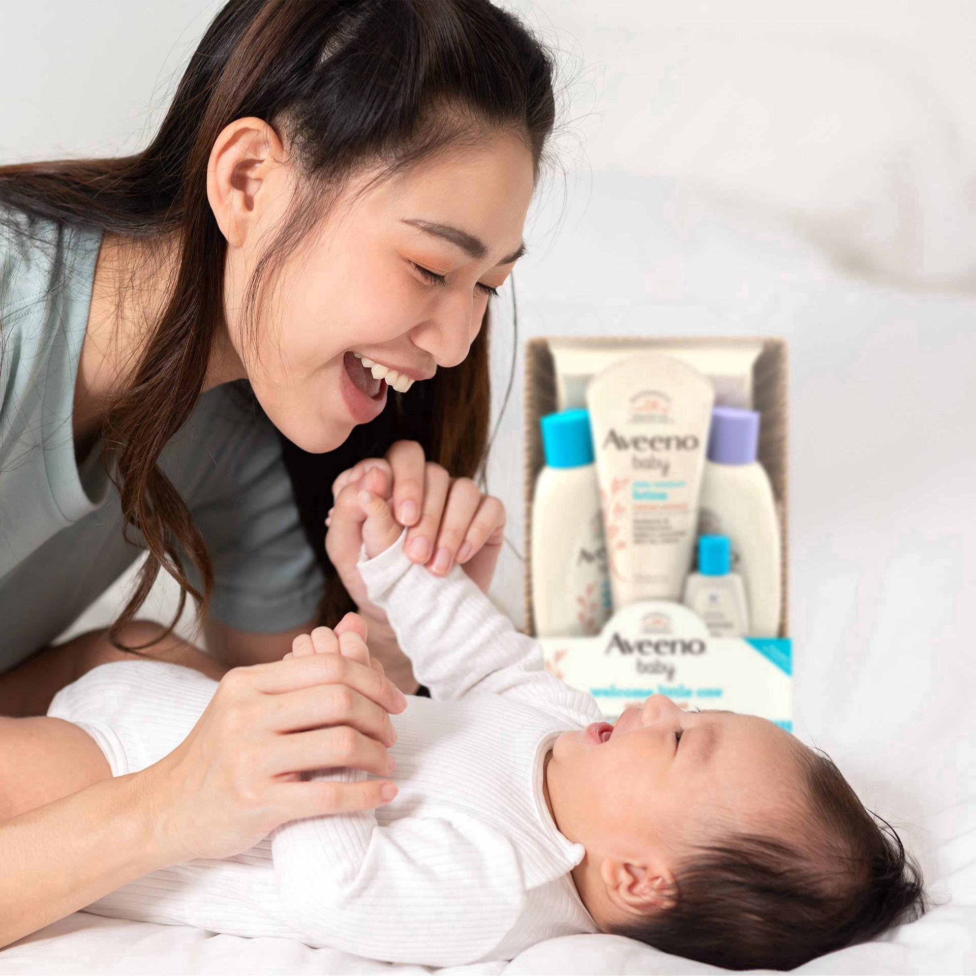 slide 23 of 24, Aveeno Baby Welcome Baby Gift Set for Parents-To-Be, 5 items, 1 ct