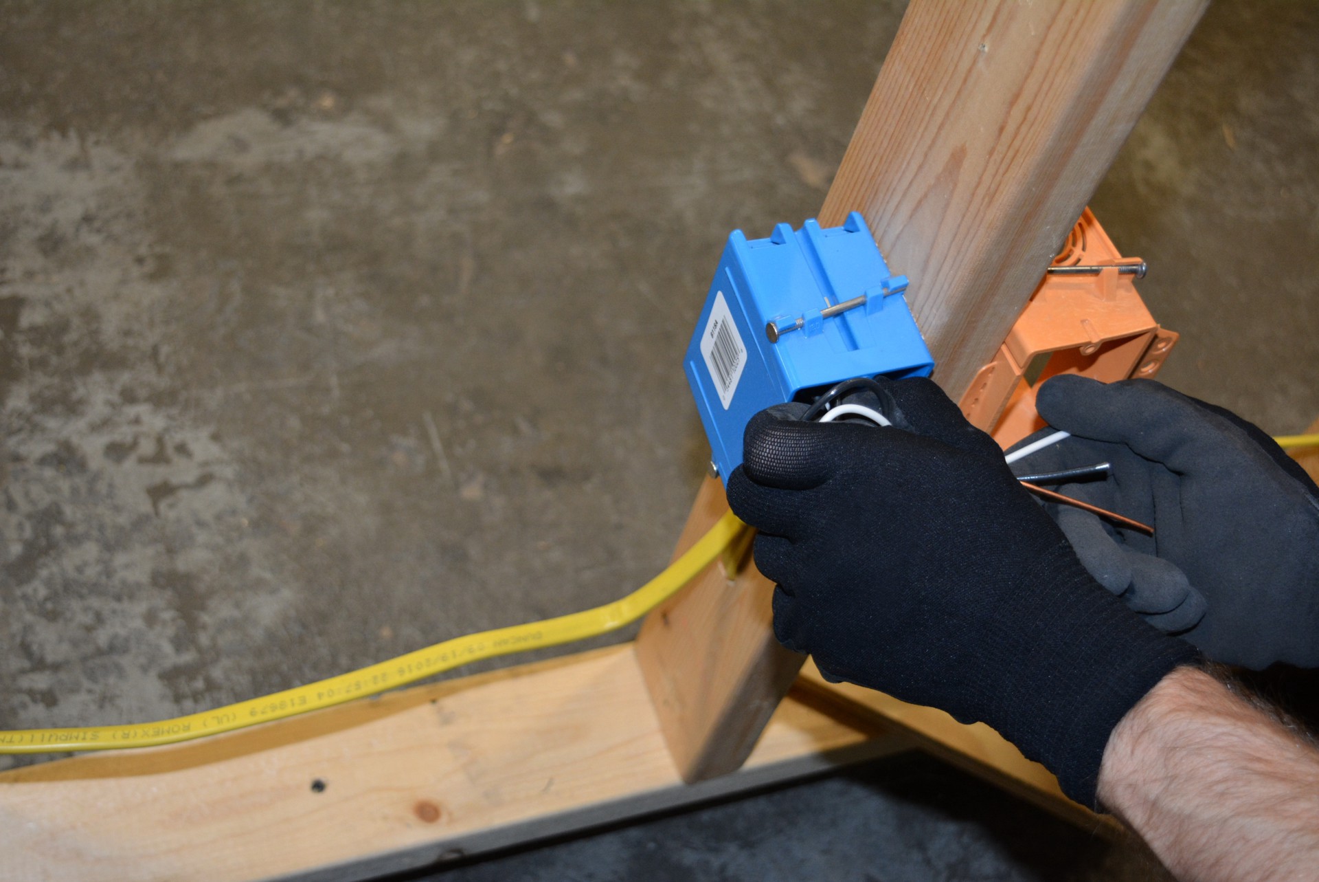 slide 3 of 6, Southwire 250-ft 12/3 Romex SIMpull Solid Indoor CU NM-B W/G (By-the-roll), 250 ct