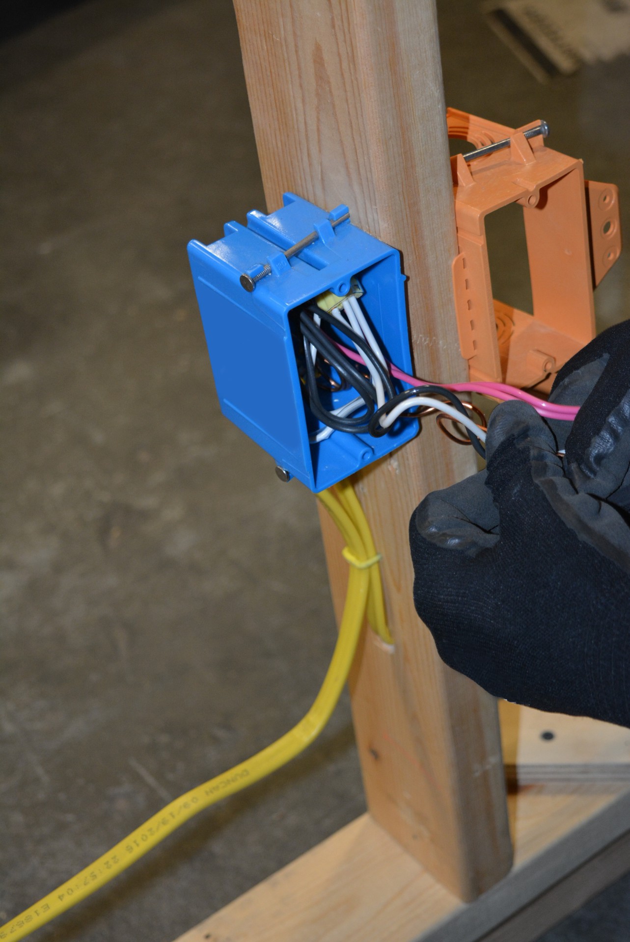 slide 4 of 6, Southwire 250-ft 12/3 Romex SIMpull Solid Indoor CU NM-B W/G (By-the-roll), 250 ct