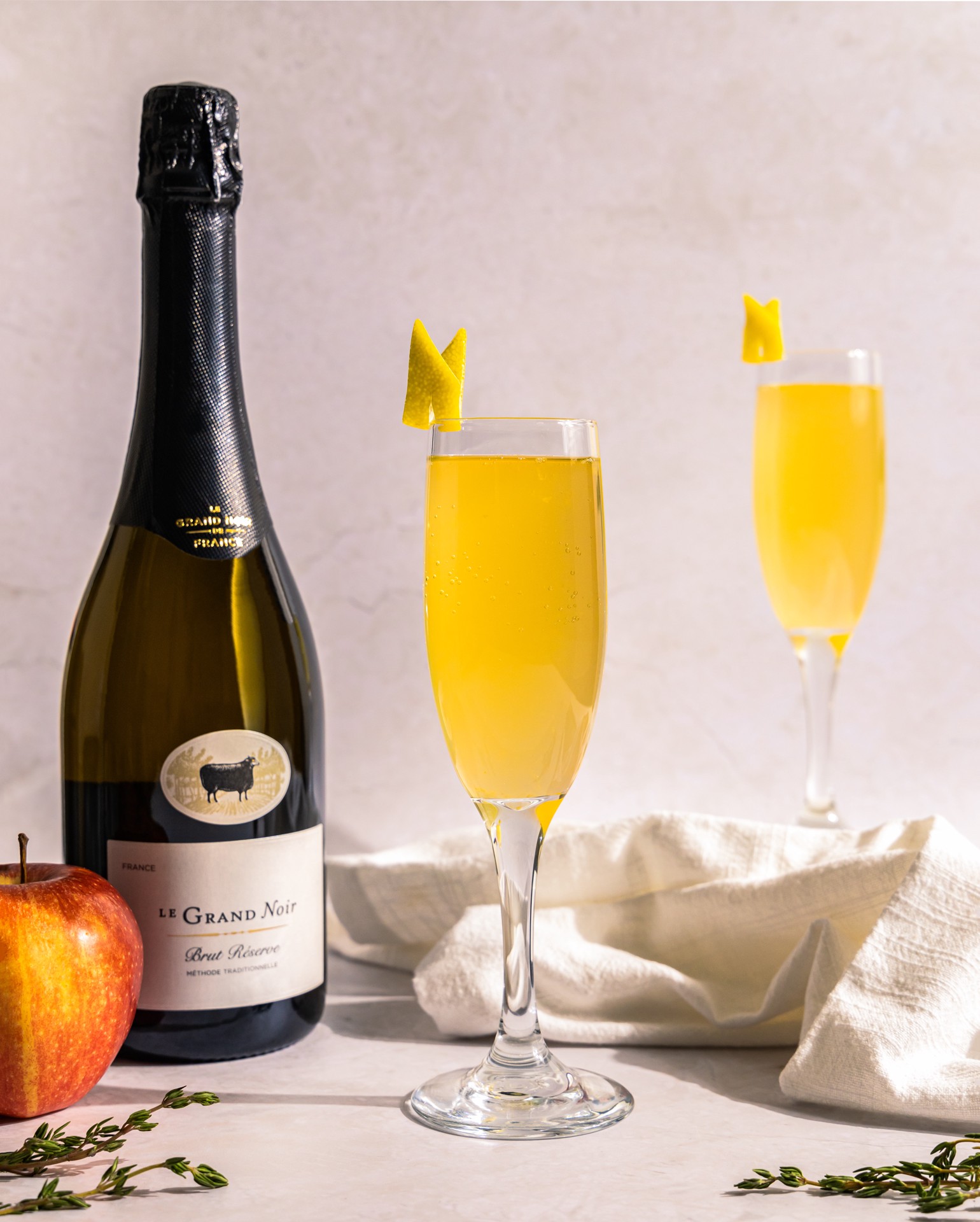 slide 2 of 3, Le Grande Noir Brut Reserve, 750 ml