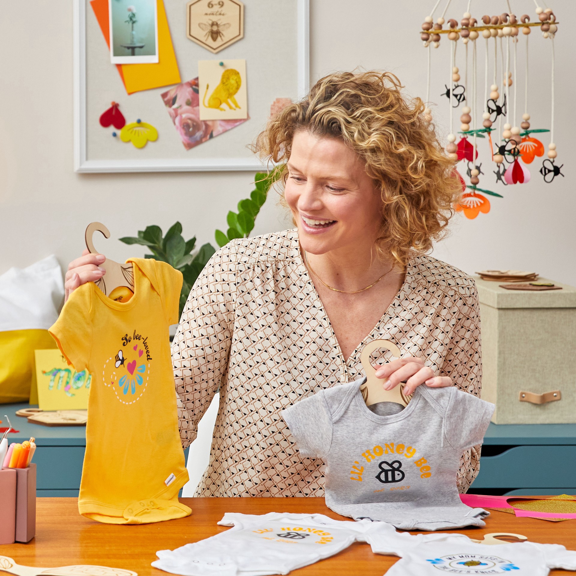 slide 4 of 11, Glowforge Proofgrade Essentials Bundle, 12 in x 12 in, 30.48cm x 30.48cm