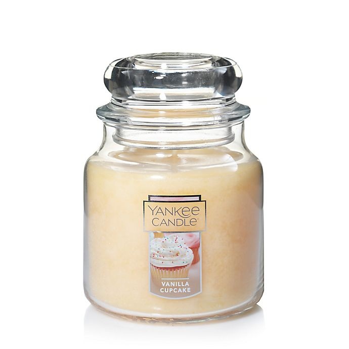 slide 1 of 1, Yankee Candle Housewarmer Vanilla Cupcake Medium Classic Jar Candle, 1 ct