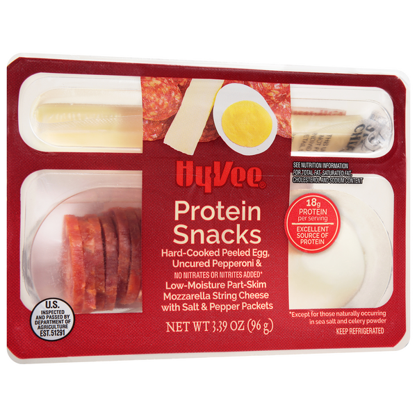 slide 1 of 1, Hy-Vee Protein Snacks, Hard-Cooked Egg, Uncured Pepperoni & Part Slim Mozzarella, 3.39 oz