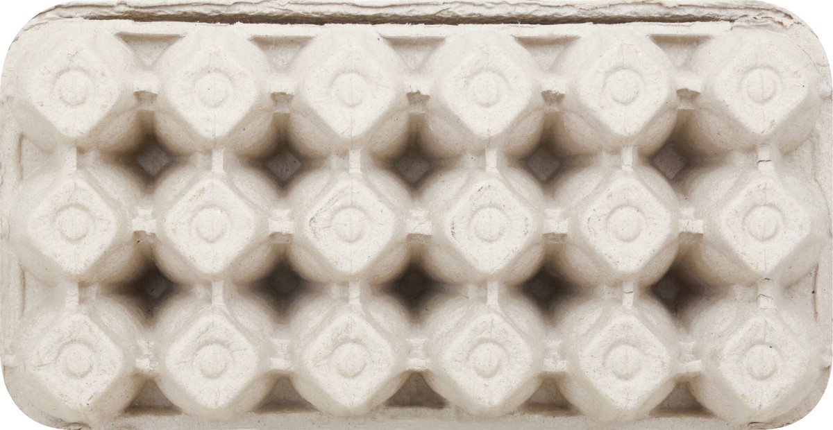 slide 10 of 13, Gold Circle Farms Large Eggs 18 ea, 18 ct