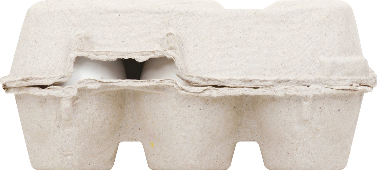 slide 8 of 13, Gold Circle Farms Large Eggs 18 ea, 18 ct