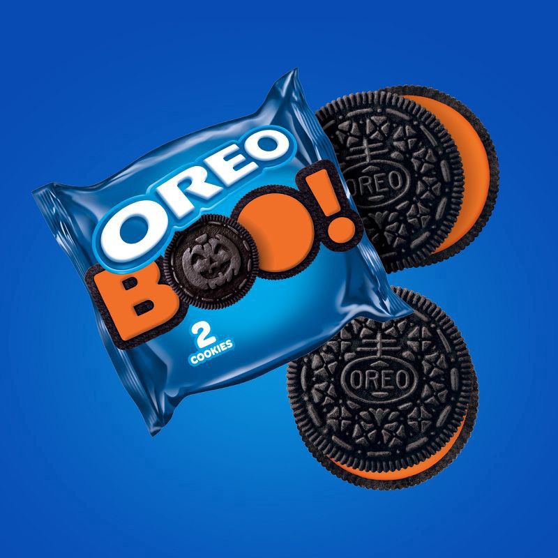 slide 8 of 15, OREO Orange Creme Chocolate Sandwich Cookies, Halloween Cookies, 30 Snack Packs (2 Cookies Per Pack), 30.6 oz