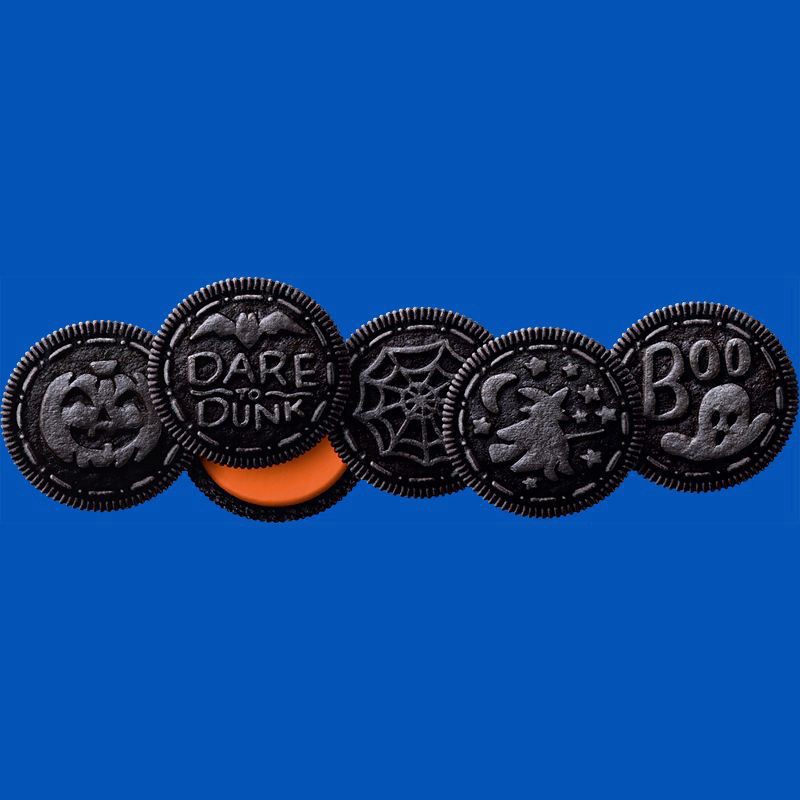 slide 13 of 15, OREO Orange Creme Chocolate Sandwich Cookies, Halloween Cookies, 30 Snack Packs (2 Cookies Per Pack), 30.6 oz