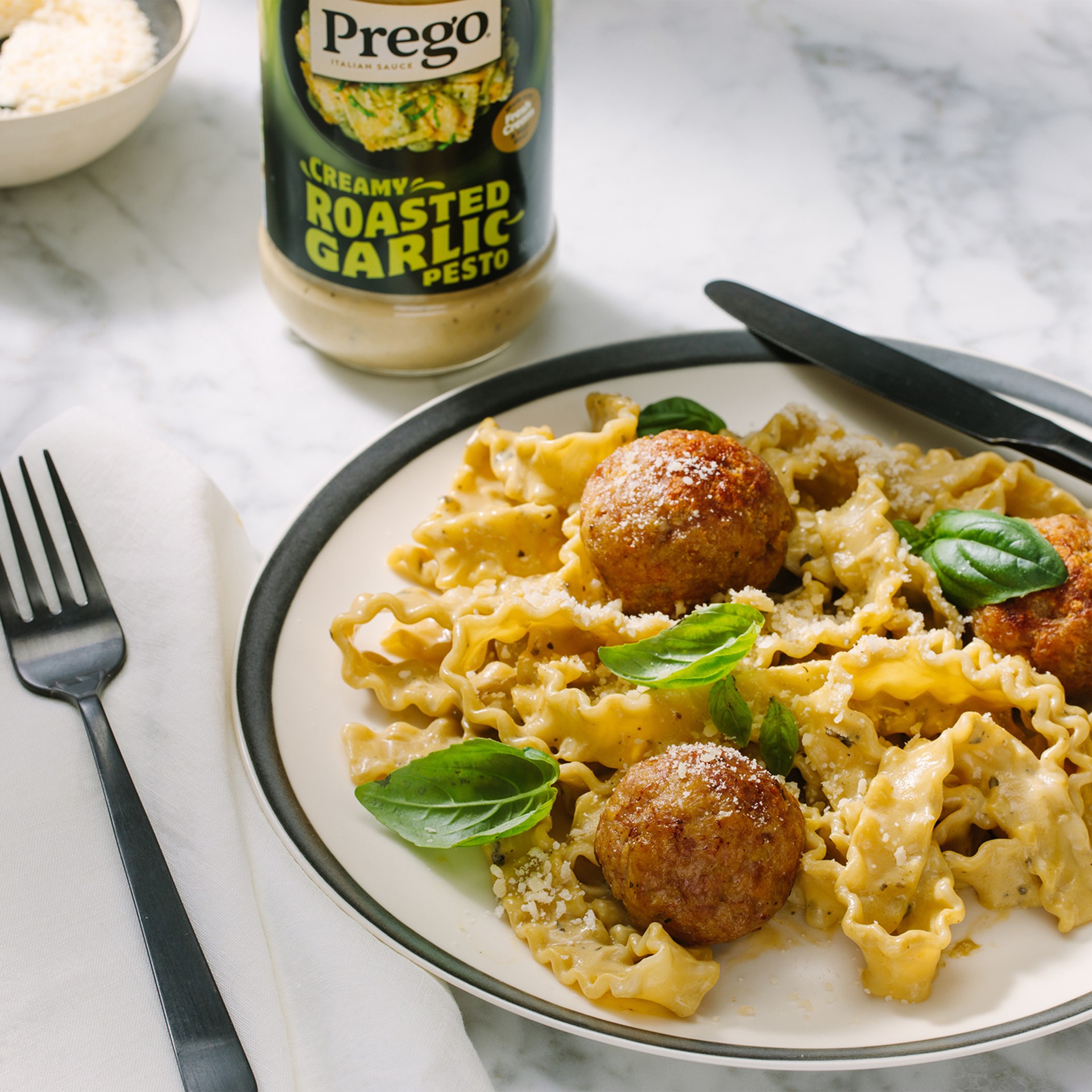 slide 8 of 8, Prego Creamy Roasted Garlic Pesto Pasta Sauce, 14.5 oz Jar, 14.5 oz