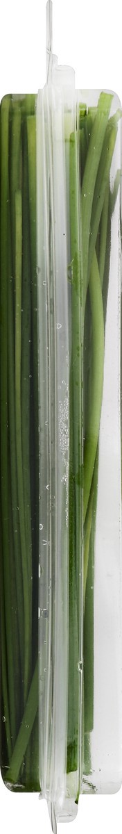 slide 6 of 6, Full Circle Chives, 0.67 oz