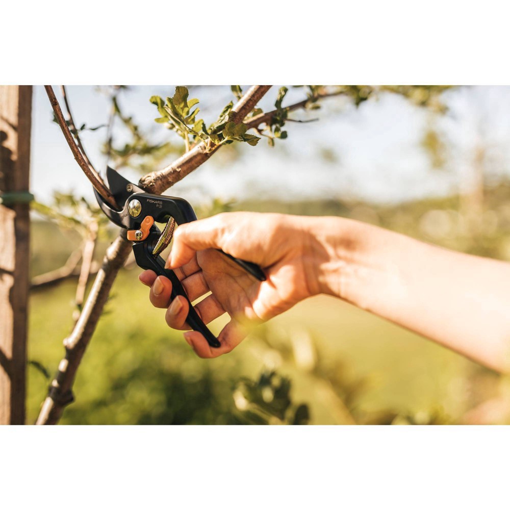 slide 2 of 5, Fiskars P131 Bypass Pruner, 1 ct