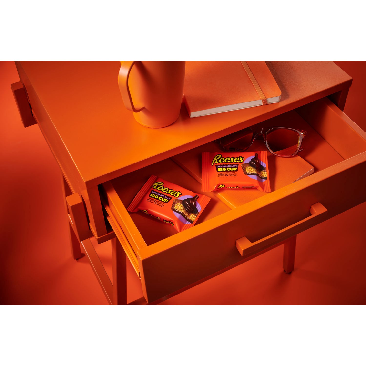 slide 6 of 9, Reese's Big Cup Chocolate Lava Milk Chocolate Peanut Butter Cups, Candy Packs, 1.4 oz (16 Count), 1.4 oz