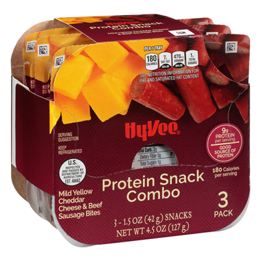 slide 1 of 1, Hy-Vee Protein Snack Combo, Mild Yellow Cheddar & Beef Sausage Bites 3-1.5 Oz Snacks, 4.5 oz