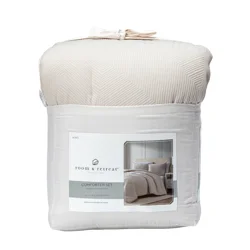 Room & Retreat Cream Jacquard 3piece Comforter Set King