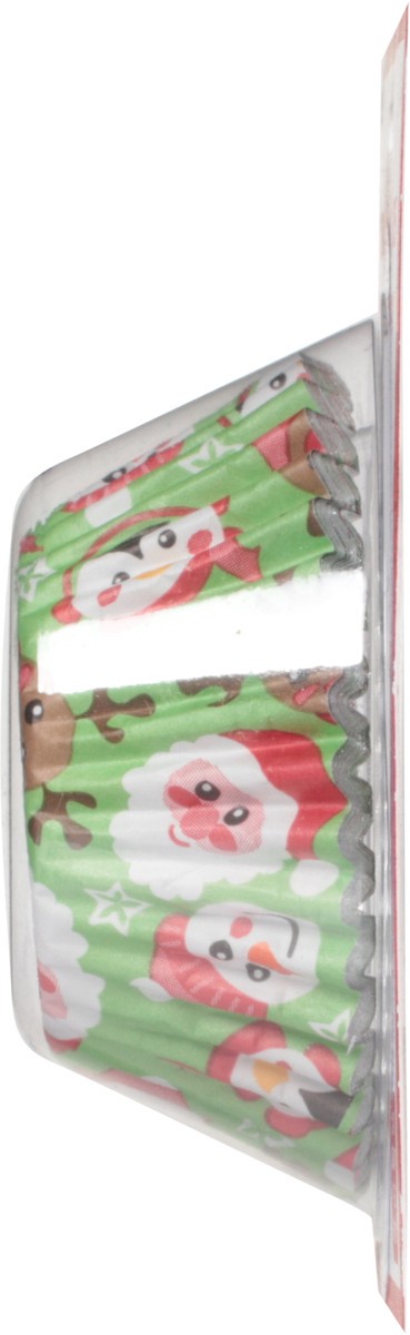 slide 9 of 12, Betty Crocker Christmas Baking Cups, 24 ct