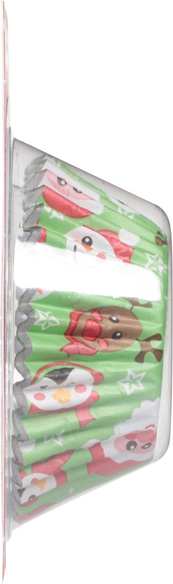 slide 10 of 12, Betty Crocker Christmas Baking Cups, 24 ct
