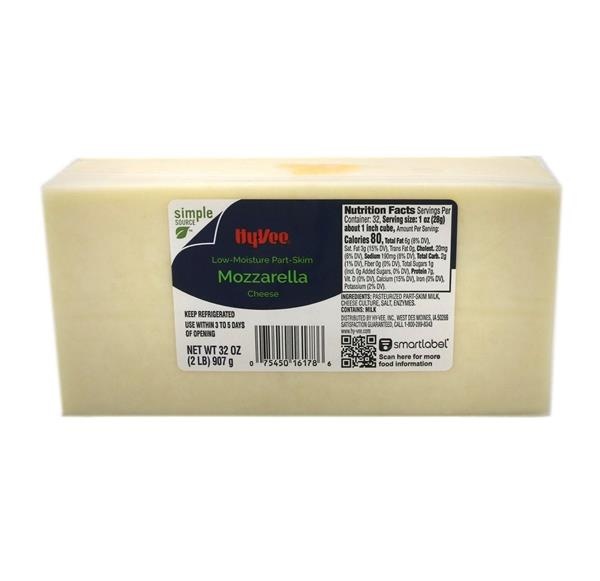 slide 1 of 1, Hy-Vee Mozzarella Cheese, Chunk, 32 oz