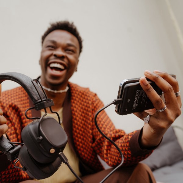 slide 4 of 10, Verbatim Charge 'n' Go Magnetic Wireless Power Bank, Black, 32240, 1 ct