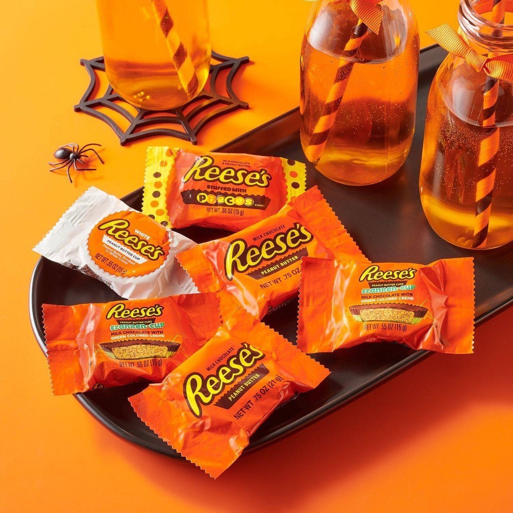 slide 3 of 5, Reese's Halloween Lovers Variety Pack Snack Size, 85 ct