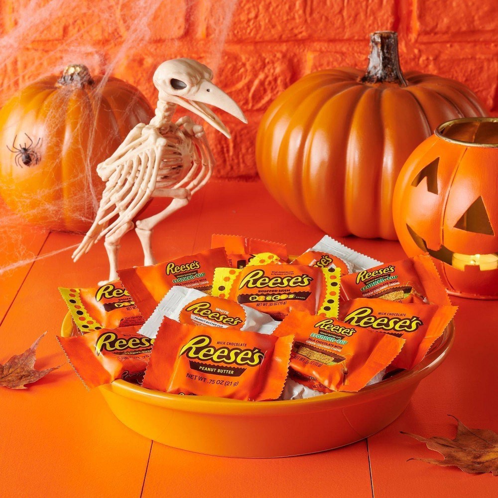 slide 5 of 5, Reese's Halloween Lovers Variety Pack Snack Size, 85 ct