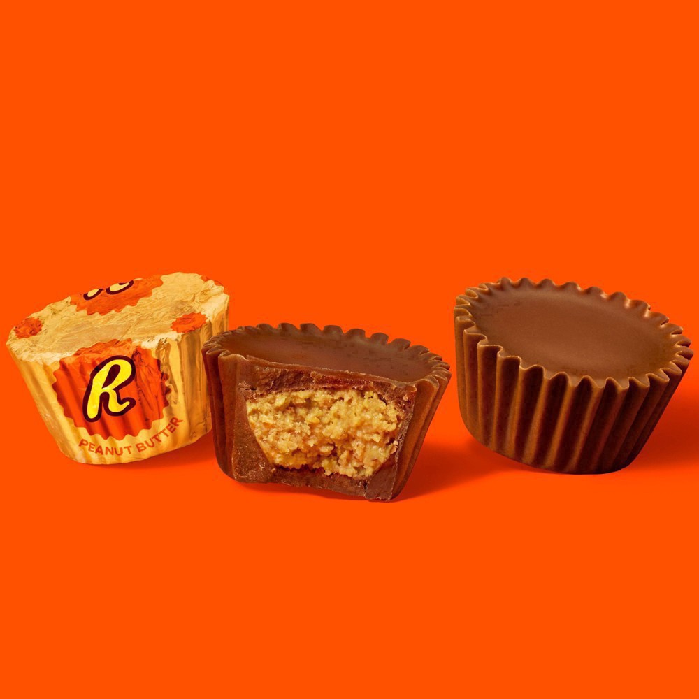 slide 31 of 93, Reese's Peanut Butter Cups Miniatures Candy Family Pack, 17.6 oz
