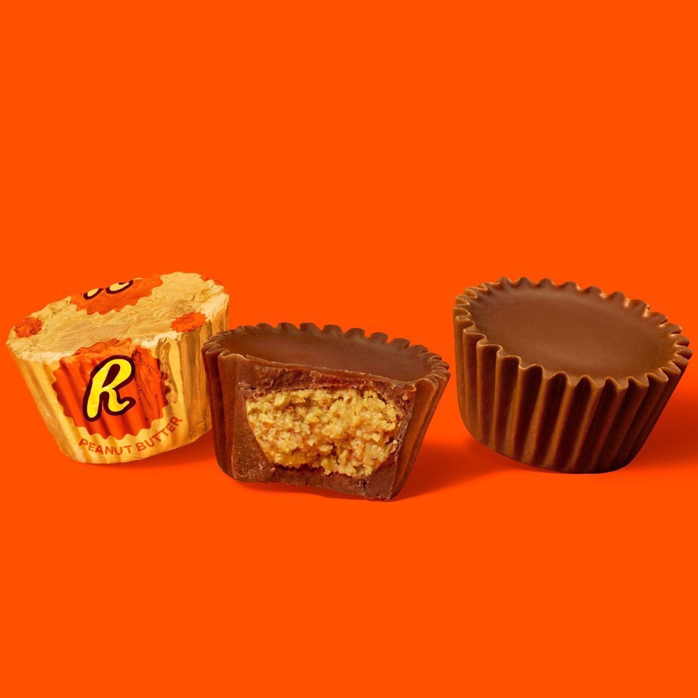 slide 11 of 93, Reese's Peanut Butter Cups Miniatures Candy Family Pack, 17.6 oz