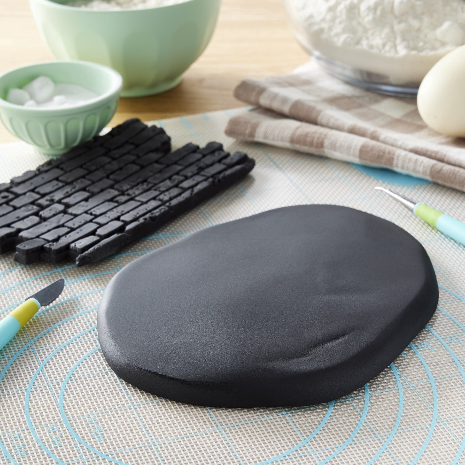 slide 4 of 5, Satin Ice Professional's Choice Fondant, 2lb., 2 lb