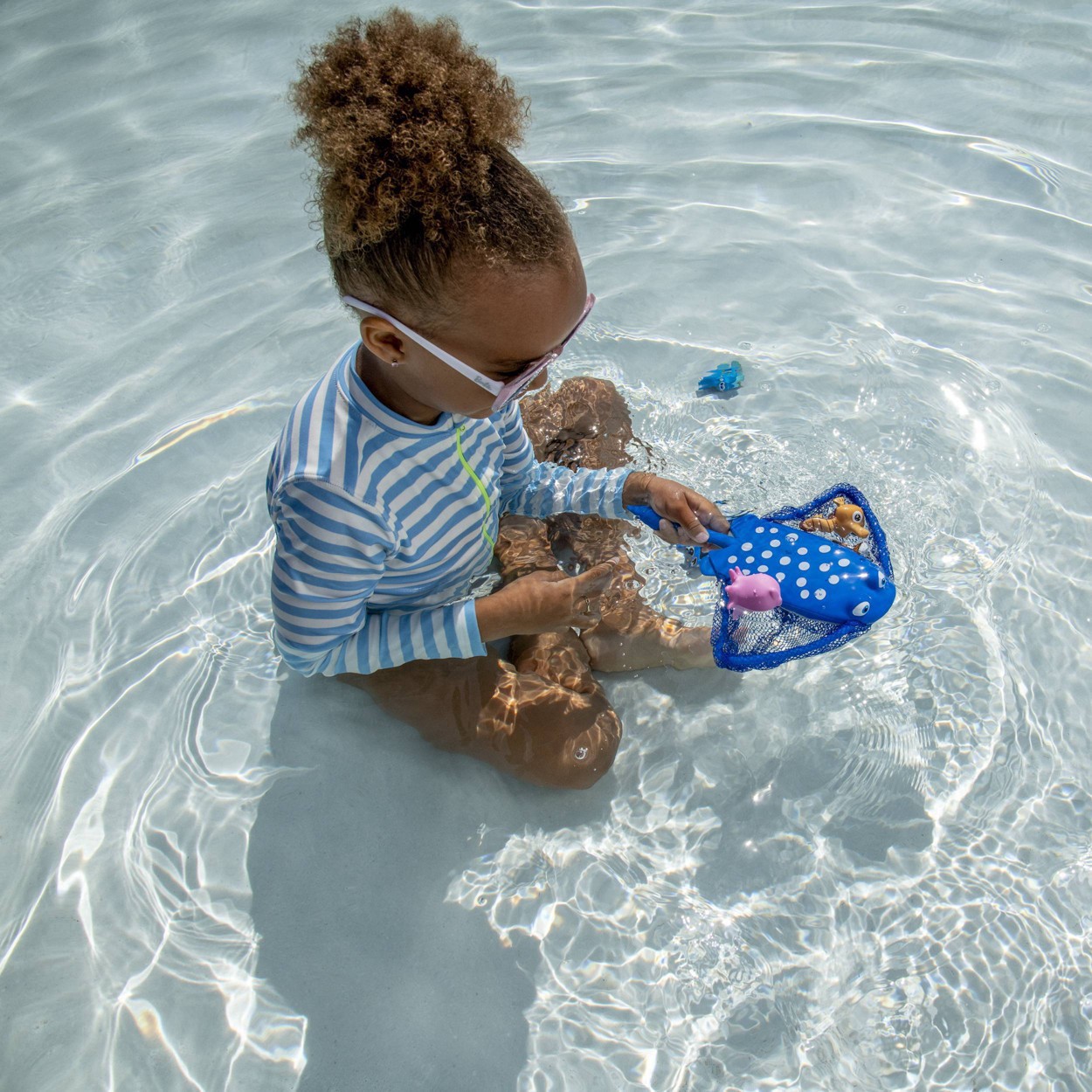 slide 6 of 31, SwimWays Disney Finding Dory Mr. Ray's Dive and Catch Game, 1 ct