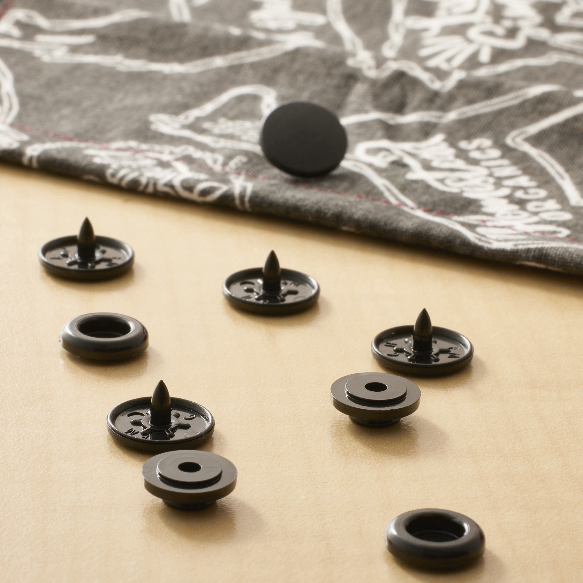 slide 2 of 5, Dritz Black Plastic Snaps, size 20