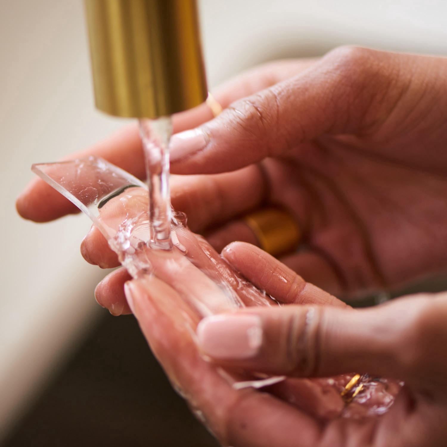 slide 5 of 5, Duck Brand Duck Max Strength Nano-Grab Gel Mounting Tape, 0.94 in x 5 ft