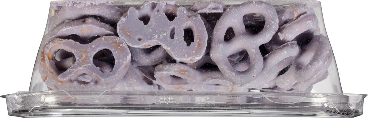 slide 7 of 9, JLM Manufacturing Yogurt Blueberry Pretzels 7 oz, 7 oz