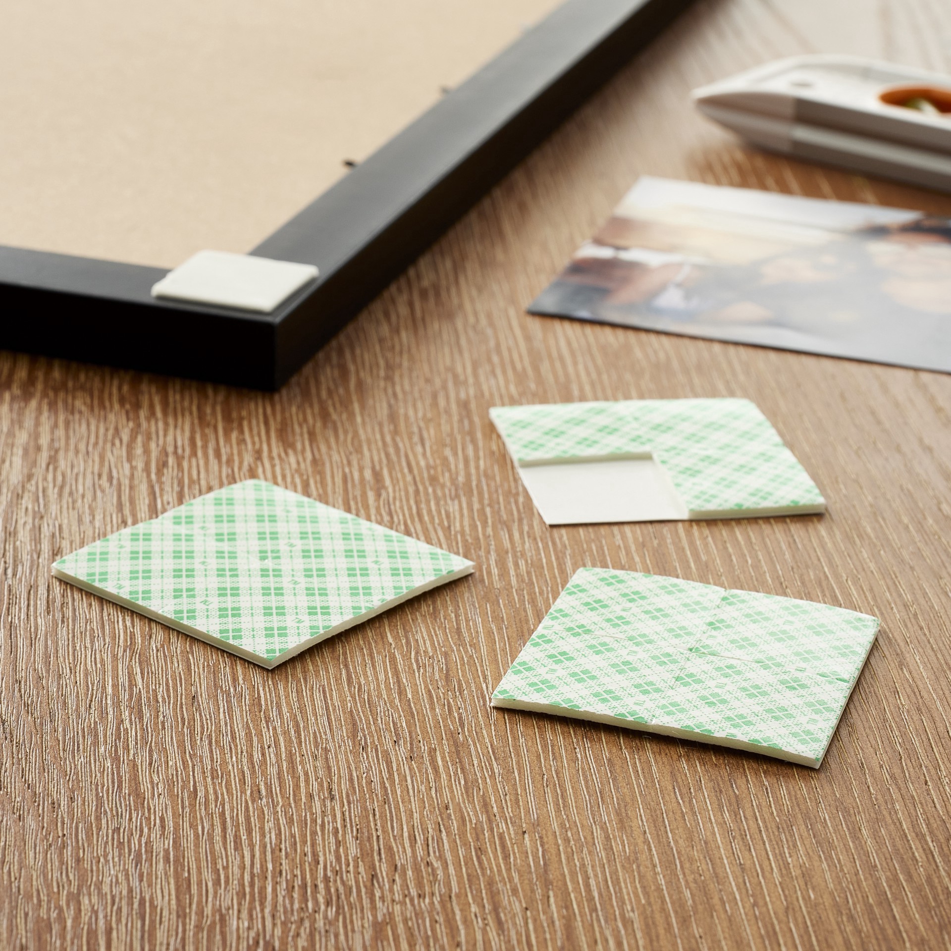 slide 2 of 2, 3m Scotch 1" X 1" White Permanent Mounting Tape Squares, 1 in x 1 in